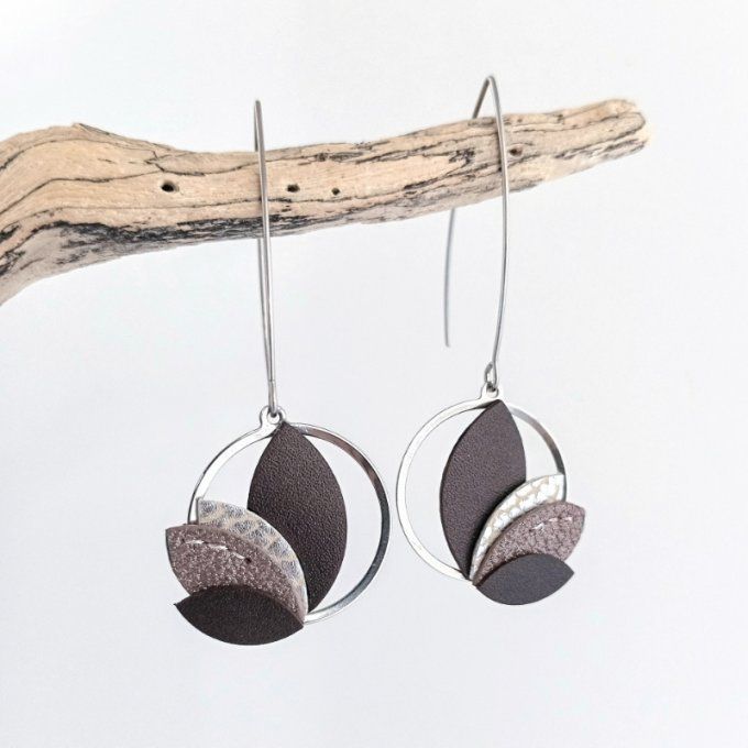 Boucles d’oreilles Calista en coloris Ombre Givrée : anneau de 2,5 cm décoré de petites feuilles en 