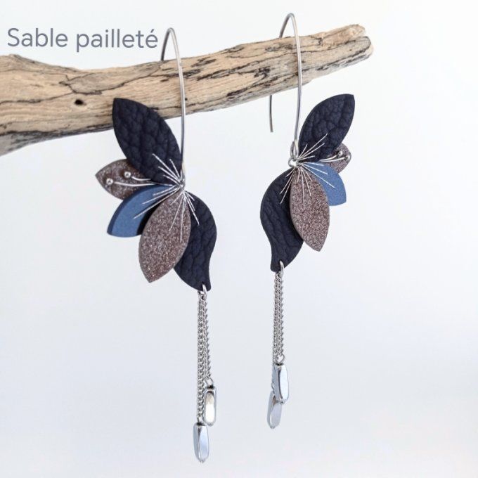 Boucles d’oreilles Lyria en cuir violet, violet clair verni et sable pailleté, bijou fait main