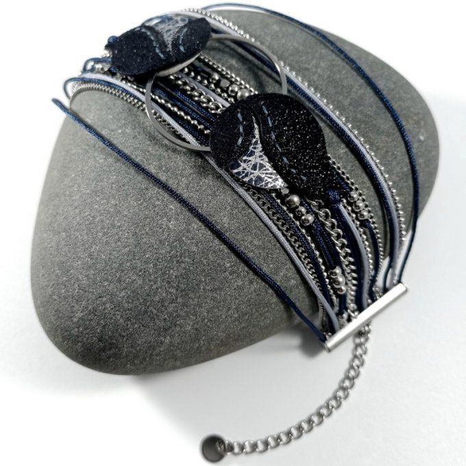Détail du bracelet Cascade - Minuit : chaînette de rallonge en acier inox permettant un réglage préc