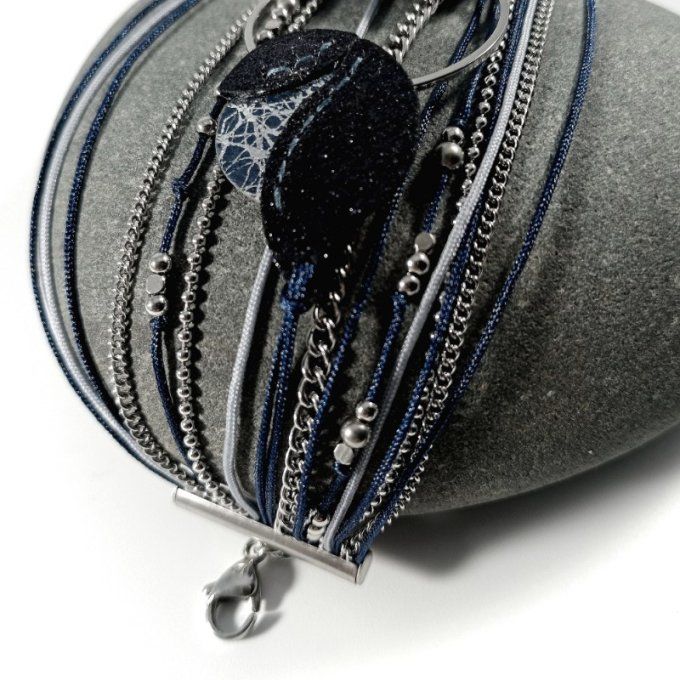 Fermoir mousquetion en acier inox du bracelet multirang Cascade.
