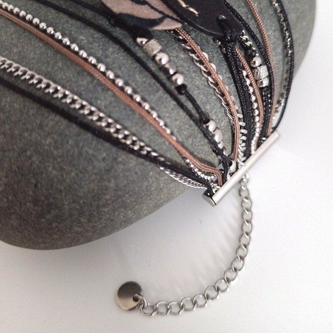 Zoom sur la chaîne de réglage du bracelet Cascade, en acier inox hypoallergénique, permettant de rég