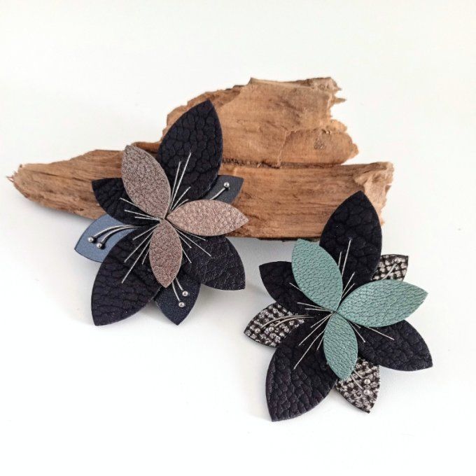 Broches florales Luna Bloom coloris Mirage et Nébuleuse en cuir tons violets brodées main au fil arg