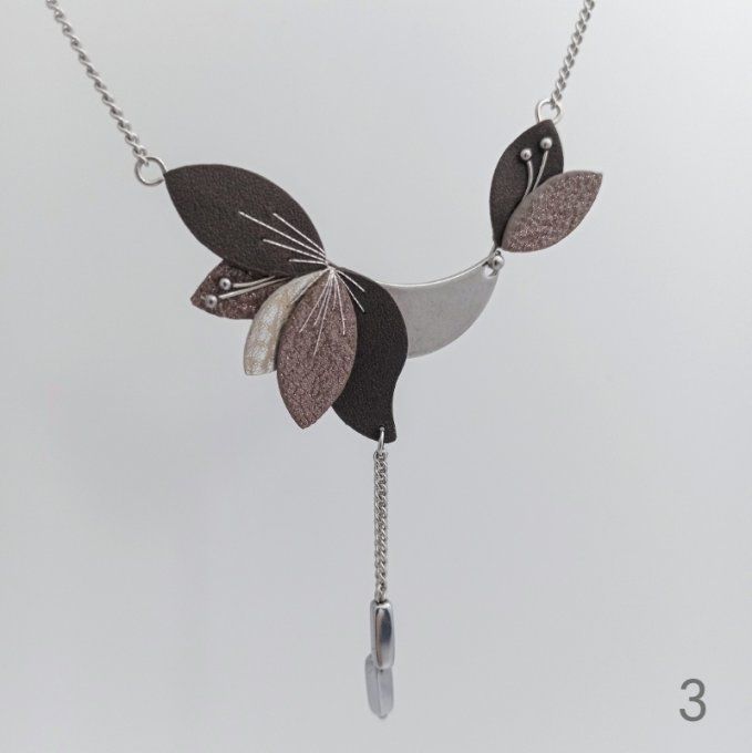 Collier Lyria coloris Ombre Givrée, bijou ras de cou en cuir tons marrons froids et argenté, fait ma