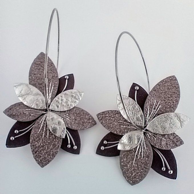 Boucles d’oreilles créoles Luna Bloom Ombre Givrée en cuir marron givré avec fleurs brodées main arg
